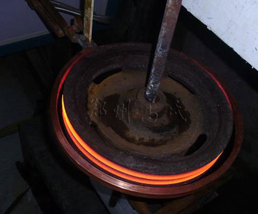 給行走輪淬火就用中頻感應(yīng)加熱設(shè)備