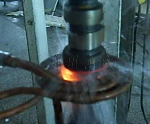 高頻淬火爐對連桿進行淬火熱處理