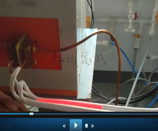 超高頻淬火設(shè)備對菜刀進(jìn)行淬火熱處理