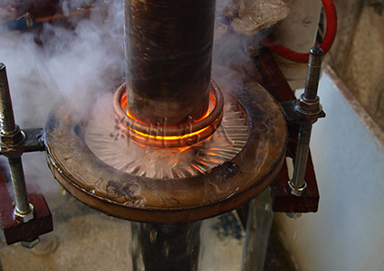 中頻淬火設(shè)備對(duì)棒料進(jìn)行淬火熱處理