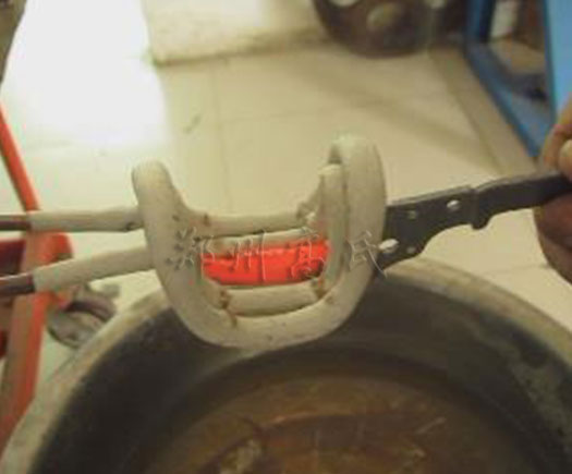 超音頻感應(yīng)淬火機對剪刀進行淬火熱處理