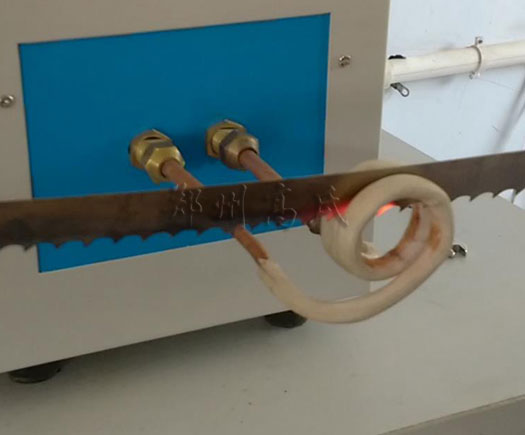 采用高頻淬火爐對(duì)鋸條進(jìn)行淬火熱處理