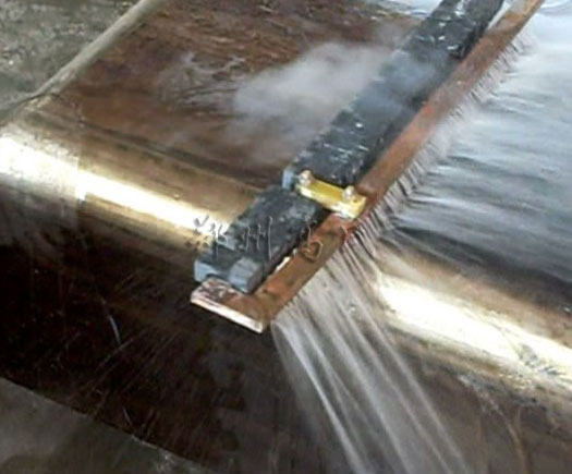 中頻淬火機(jī)對(duì)鋼枕進(jìn)行淬火熱處理