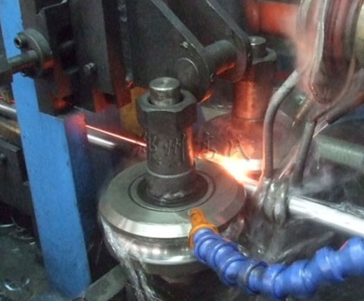 搖臂軸淬火，高頻感應(yīng)淬火爐少不了