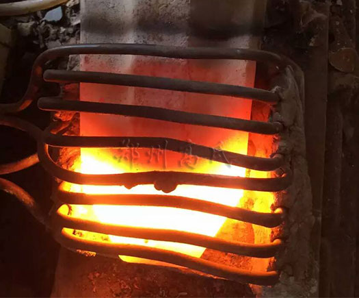 采用中頻淬火機對斗齒齒尖進行淬火熱處理