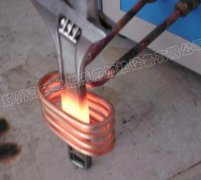 超音頻淬火爐對(duì)扳子進(jìn)行淬火熱處理