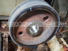 中頻淬火機(jī)對(duì)行車輪淬火