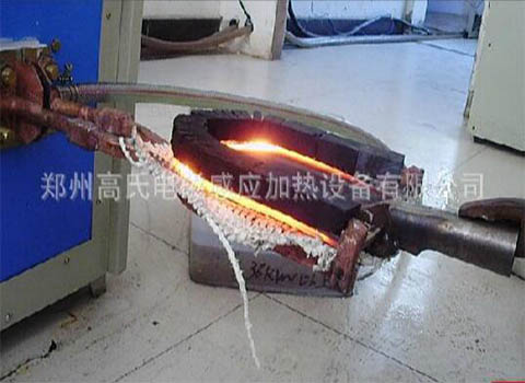 高頻淬火機(jī)對割草機(jī)刀片進(jìn)行淬火熱處理